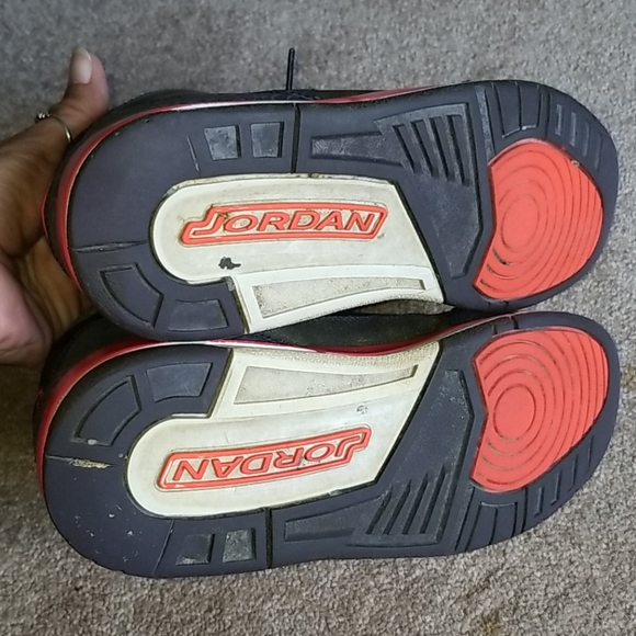 Air Jordans retro III Black and Crimson - Picture 4 of 5